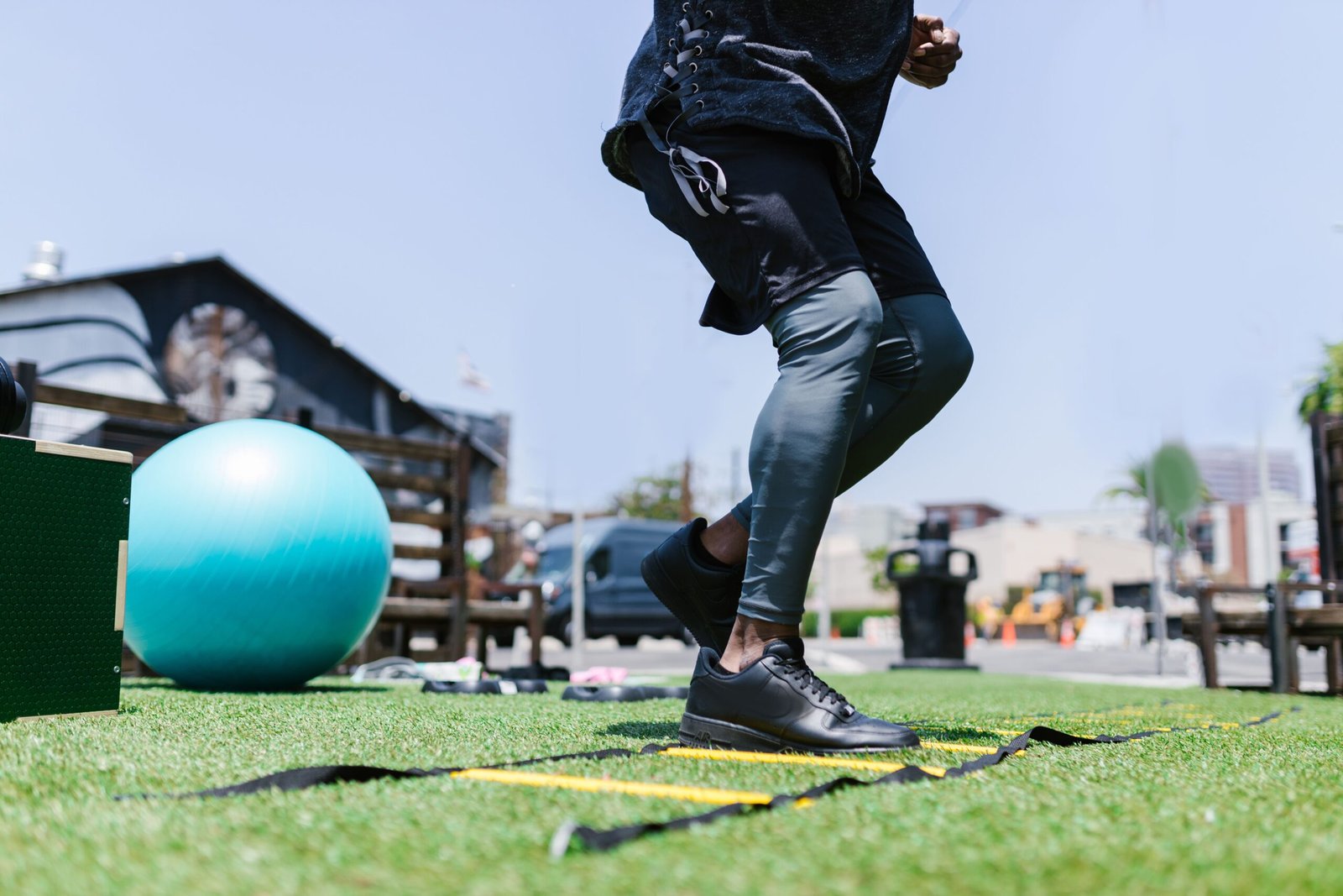 Athlete performing agility training while responding to a movement stimulus and changing direction.